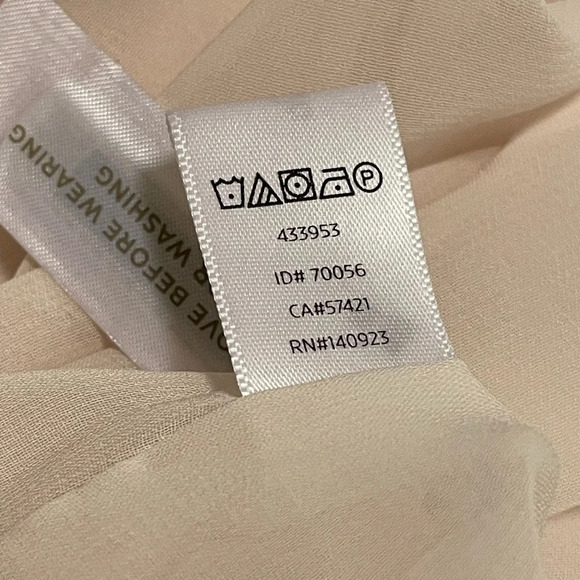 ANN TAYLOR LOFT Petites Dotted Double V Peplum Shell Top in Whisper White - Picture 9 of 9